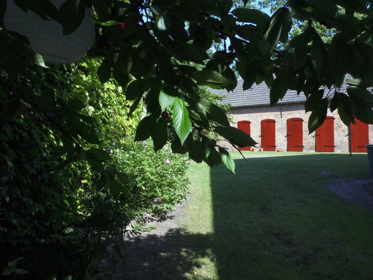 Schlossparkferienwohnungen Rheinsberg Mit Garten Exterior photo